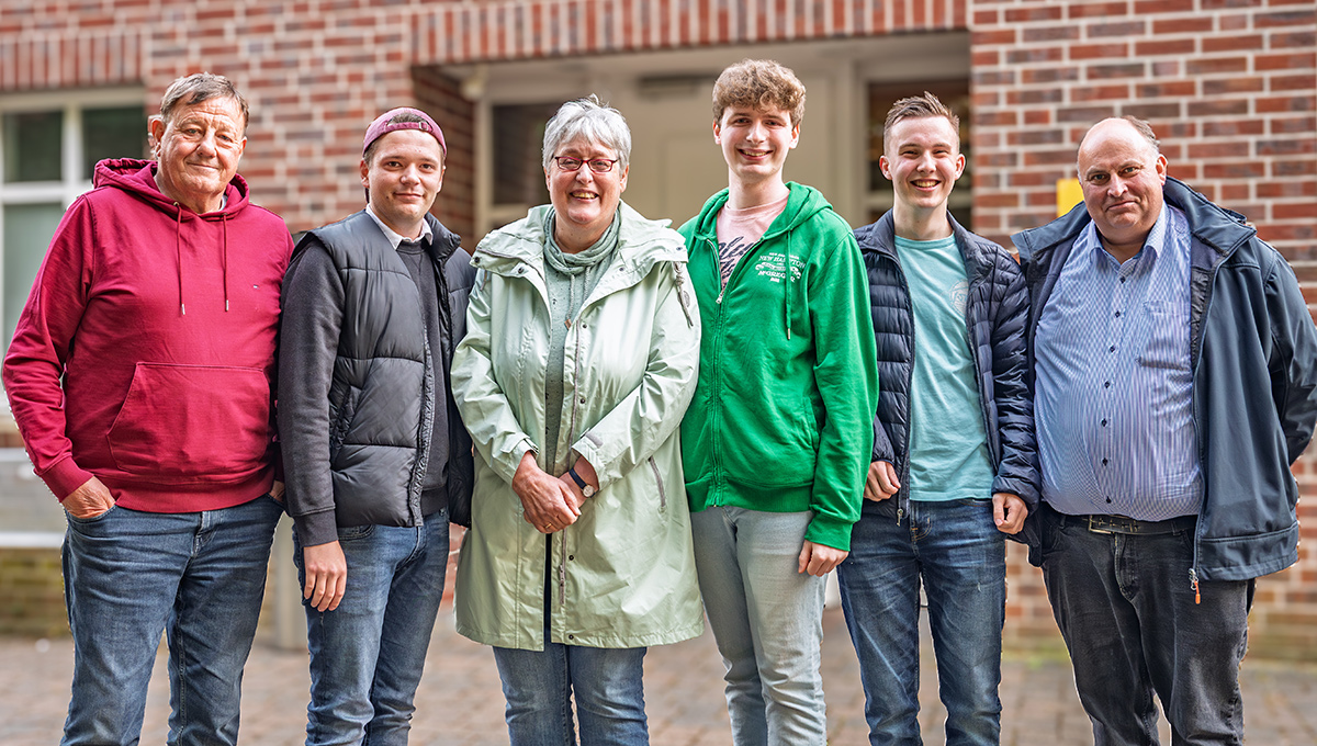 Detlev Walter (Fraktionsvorsitzender), Justin Riemekasten (Beisitzer), Birgit Elfert (Kassiererin), Felix Schonhoff (Vorsitzender), Guiliano Eilers (Stellvertretender Vorsitzender) und Christian Otten (ehemaliger Vorsitzender , Beisitzer) - Foto SPD-Salzbergen